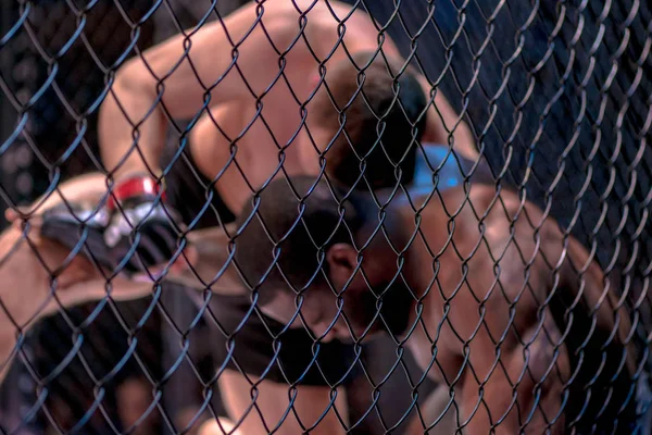 MMA luta entre Alexander Bergman vs Roggy Lawson no Superior — Fotografia de Stock