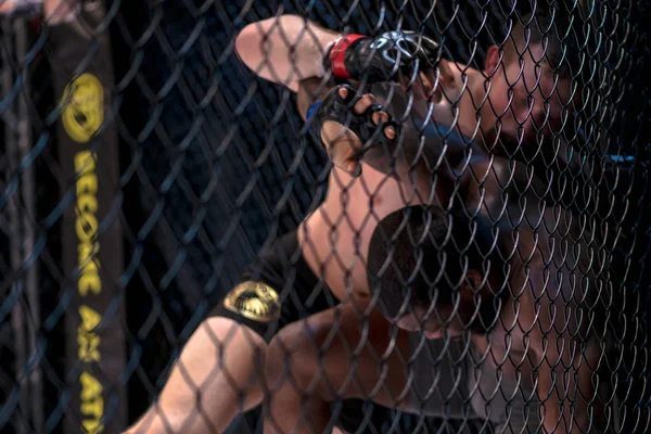 MMA luta entre Alexander Bergman vs Roggy Lawson no Superior — Fotografia de Stock
