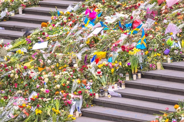 Flowerbed at Sergels torg after the terror attack — Stock Photo, Image