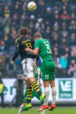 Eero Markkanen ve Richard Magyar derby maçında bir düelloda