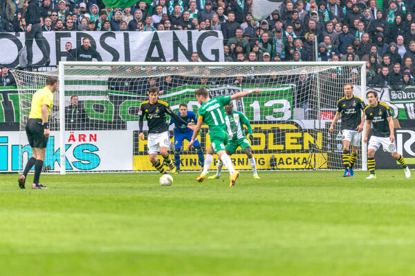 Pa Dibba scores the final result for HIF in the derby game betwe