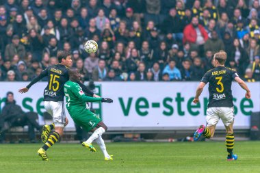 Sauli Vaisanen ve Pa Dibba AIK ve H arasında derby maçında
