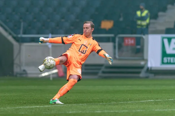 Målvakten Ogmundur Kristiansson på derby matchen mellan Aik — Stockfoto