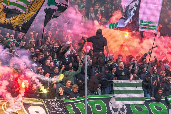 Hammarby ventilators bij de derby wedstrijd tussen Aik en Hammarby If op — Stockfoto