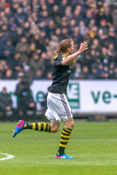Nils Johansson marca na partida derby entre AIK e Hammarb — Fotografia de Stock