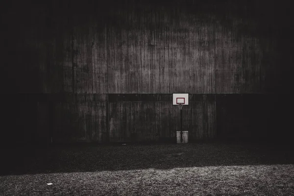 Awkward placement of a basketball court on gravel and a bad plac — Stock Photo, Image
