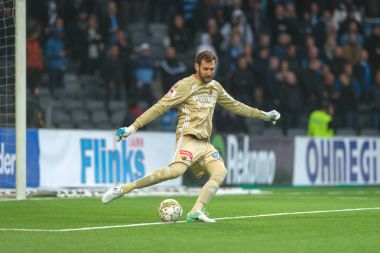 Andreas Isaksson Djurgarden arasında inci maçında gol tekme ile