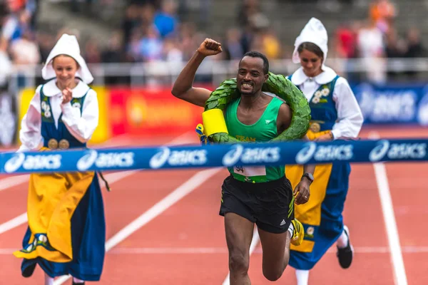 ストックホルム マラソンでエチオピアから勝者 Abrha Milaw — ストック写真