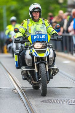 Polis eskortu Stokholm Maratonu, motosiklet tarafından