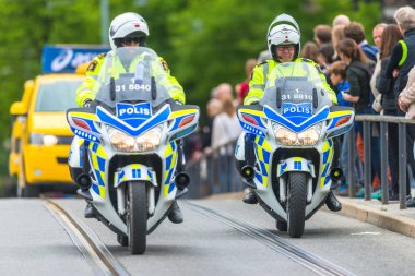Polis eskortu Stokholm Maratonu, motosiklet tarafından