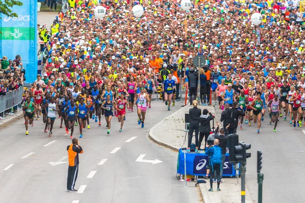 Subito dopo l'inizio del primo gruppo alla Maratona di Stoccolma — Foto Stock