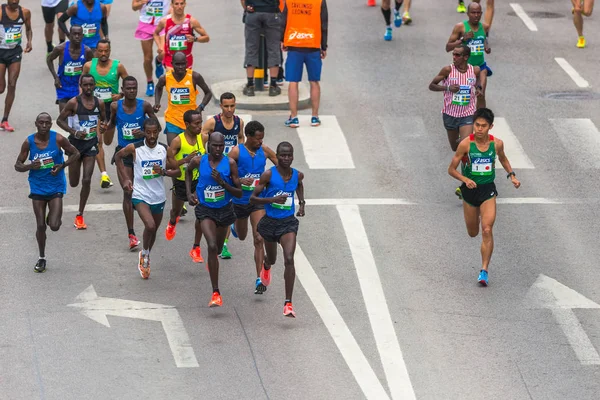 Leading group at the Stockholm Marathon just after the start — Stock Photo, Image