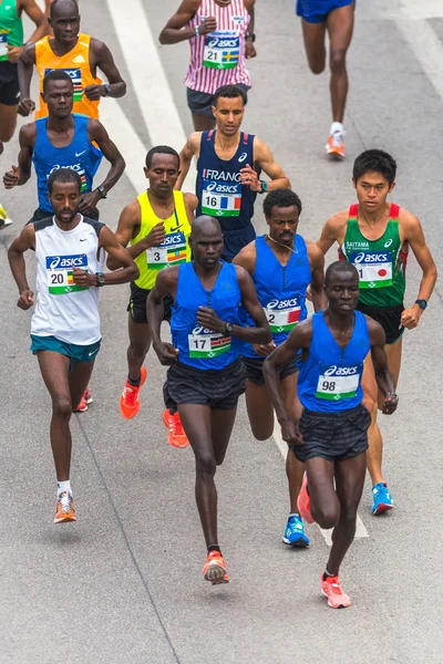 Leading group at the Stockholm Marathon just after the start — Stock Photo, Image