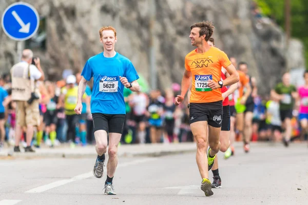 Löpare i början av Stockholm Marathon — Stockfoto