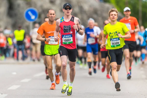 Biegaczy na początku maraton Sztokholm — Zdjęcie stockowe