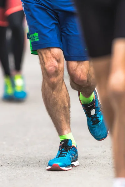 Fechar as pernas e os pés na Maratona de Estocolmo — Fotografia de Stock