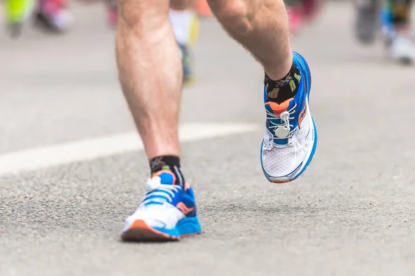 Close-up van benen en voeten op de Marathon van Stockholm — Stockfoto