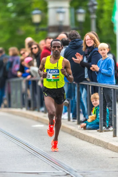 Fikadu Girma (ETH) at the Stockholm Marathon — Stock Photo, Image