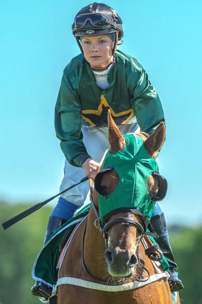 Jockey and racehorse at Nationaldagsgaloppen at Gardet — Stock Photo, Image