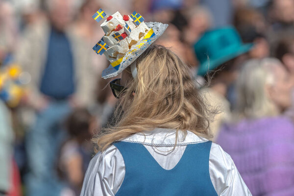 Contestant at the hat parade at Nationaldagsgaloppen at Gardet
