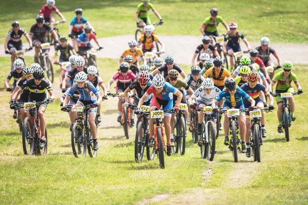 Kadın elit BBES25AK olay fo döngüde Lida başlangıcı