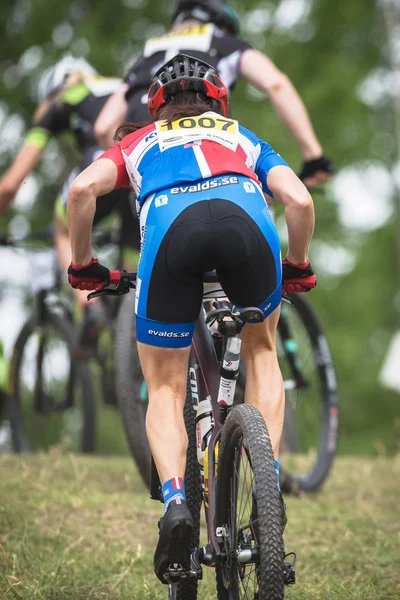 Start des weiblichen Elite-Mountainbike-Events lida loop in the fo — Stockfoto