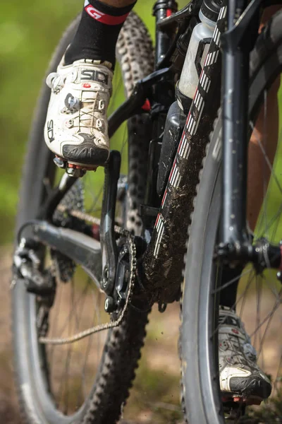 Details voor fietsen op de mountainbike evenement Lida lus in de voorgrond — Stockfoto