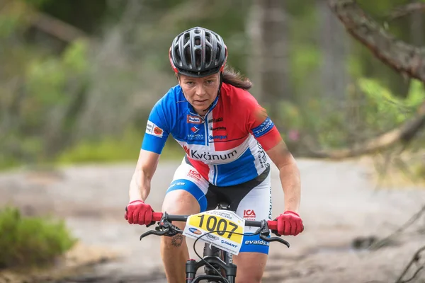 Mountainbike 이벤트는 숲에서 Lida 루프에서 Ivanda Eiduka — 스톡 사진