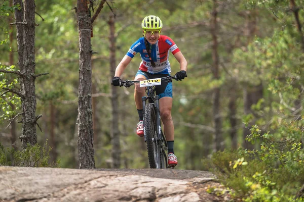 Veronica Larsson en el evento de mountain bike Lida Loop en primer plano — Foto de Stock