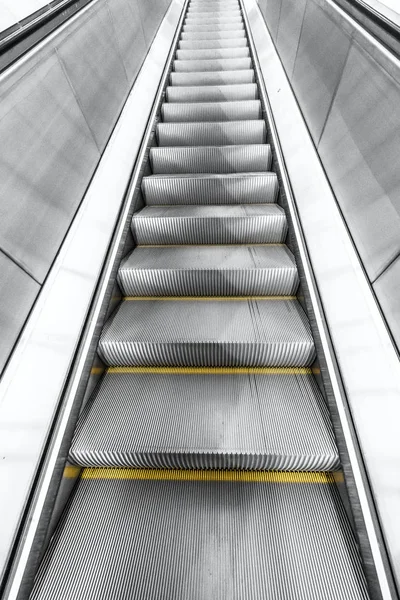 Odenplan에서 새로운 trainstation에 스 컬 레이 터 — 스톡 사진