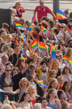 Gurur geçit töreninde mutlu p genç katılımcıların Stockholm