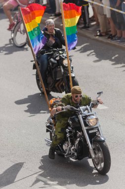 Motosiklet, gurur geçit töreni Stockholm'de mutlu insanlarla bir