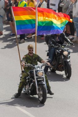 Motosiklet, gurur geçit töreni Stockholm'de mutlu insanlarla bir