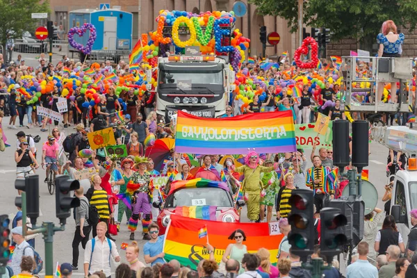 Truck with baloons saying LOVE at the pride parade in Stockholm — Stock Photo, Image