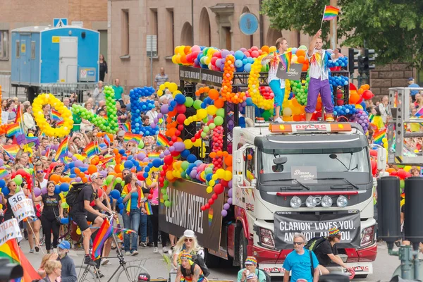 Truck with baloons saying LOVE at the pride parade in Stockholm — Stock Photo, Image