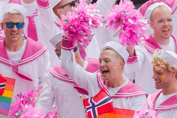 Norweigian choir called the Faggots at the pride parade in Stock — Stock Photo, Image