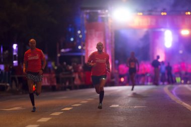 Gece yarısı çalıştırmak veya Midnattsloppe ısınma ve başlangıç önce