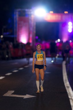 Gece yarısı çalıştırmak veya Midnattsloppe ısınma ve başlangıç önce