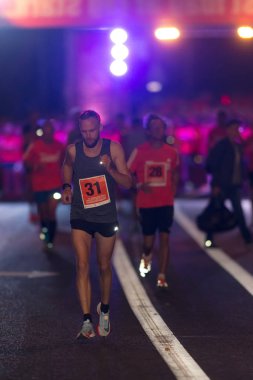 Gece yarısı çalıştırmak veya Midnattsloppe ısınma ve başlangıç önce