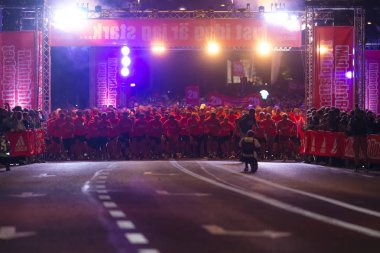 Gece yarısı çalıştırmak ya da Midnattsloppet Stockholm sokaklarında