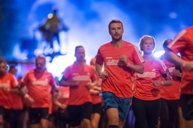 Gece yarısı çalıştırmak ya da Midnattsloppet Stockholm sokaklarında