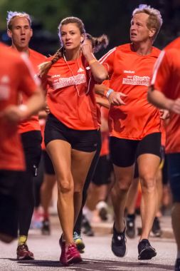 Gece yarısı çalıştırmak ya da Midnattsloppet Stockholm sokaklarında