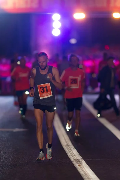 Vóór het begin en warmup op de middernacht uitgevoerd of Midnattsloppe — Stockfoto