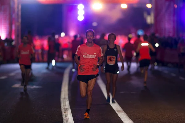 真夜中の実行時または Midnattsloppe でウォーム アップ、開始する前に — ストック写真