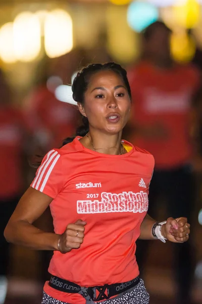 Gece yarısı çalıştırmak ya da Midnattsloppet Stockholm sokaklarında