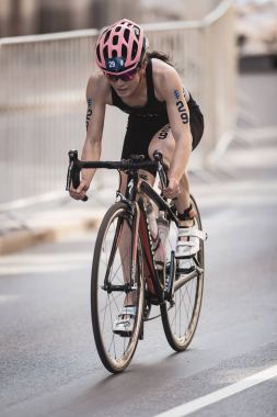 Deborah kadın ITU triatlon serisi Bisiklete binme Lynch (Nzl)