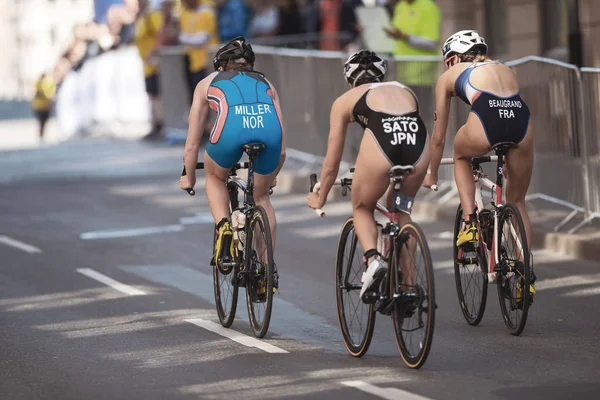 Verfolgergruppe angeführt von lotte miller (nor) radfahren bei den Damen i — Stockfoto