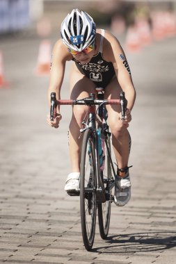Bayan ITU triatlon serisi Bisiklete binme