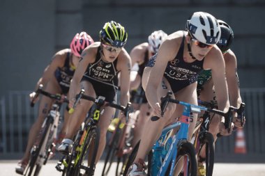 Kovalayan grup kadın ITU triatlon serisi Bisiklete binme
