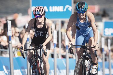 Deborah Lynch (Nzl) ve Kaidi kadın içinde Bisiklete binme Kivoja (Est)